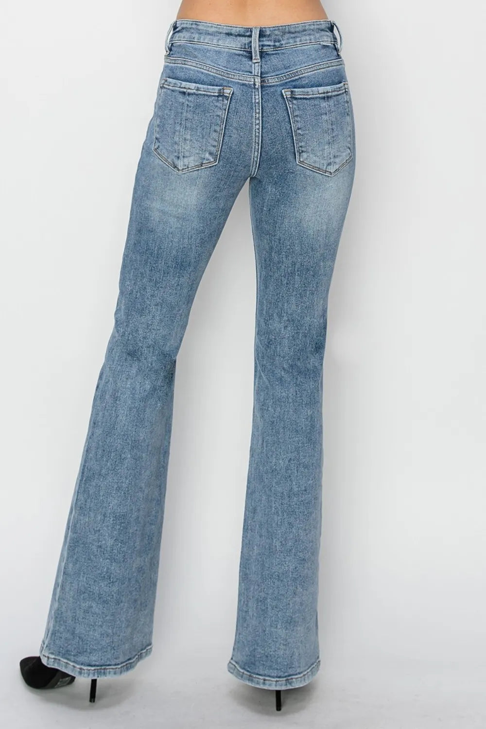 Women’s mid-rise bootcut jeans in cotton blend – flattering fit, slight flare, versatile casual or dressy denim
