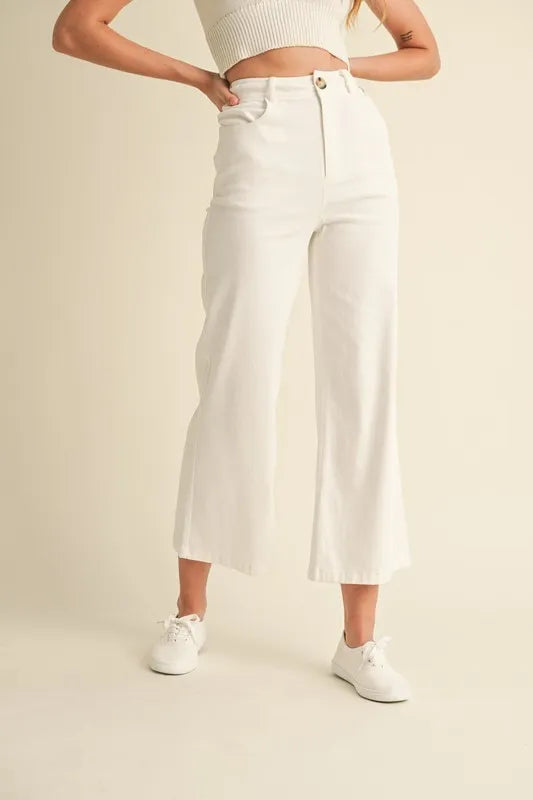 White high rise pants with side pockets, comfortable and stylish fit