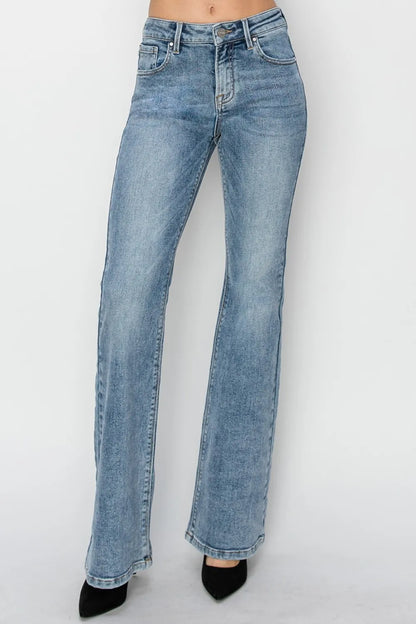 Women’s mid-rise bootcut jeans in cotton blend – flattering fit, slight flare, versatile casual or dressy denim