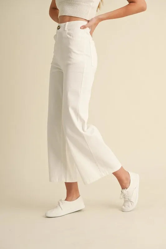 White high rise pants with side pockets, comfortable and stylish fit