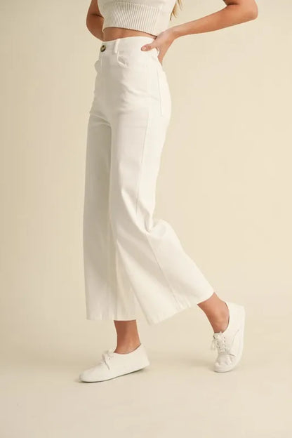 White high rise pants with side pockets, comfortable and stylish fit