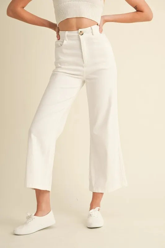 White high rise pants with side pockets, comfortable and stylish fit