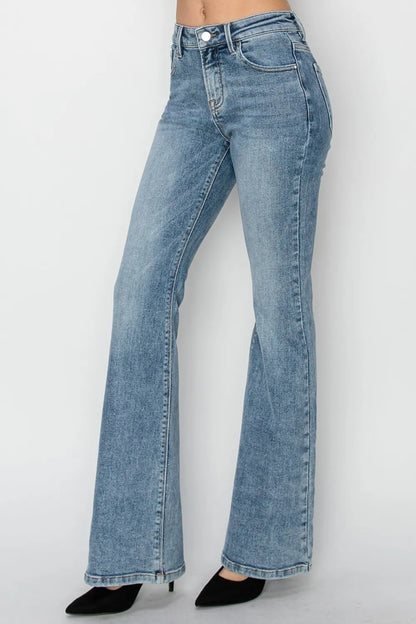 Women’s mid-rise bootcut jeans in cotton blend – flattering fit, slight flare, versatile casual or dressy denim